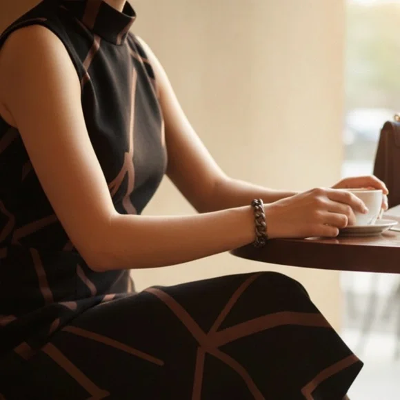 Vintage Givenchy 4G Cuban Link Bracelet Chunky Crystal Gunmetal Chain Unisex - Picture 2 of 13